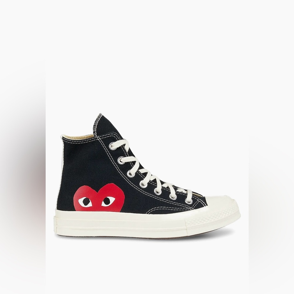 COMME DES GARÇON PLAY CONVERSE